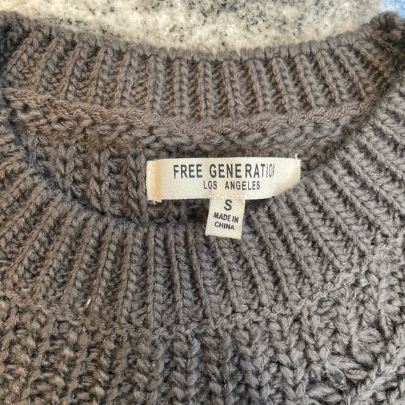 Beautiful Women’s Grey Oversized Sweater Size Small - Picture 11 of 17